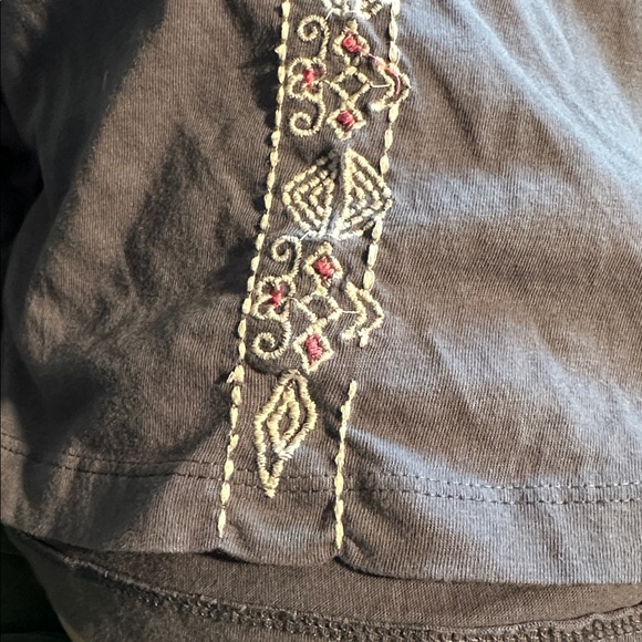 Caite Embroidered Top Handmade with Heart - Picture 11 of 12